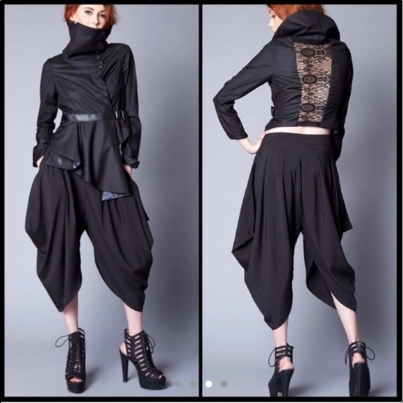 NWT Black Widow Cemetery Assassin Cape  Large - Picture 1 of 12